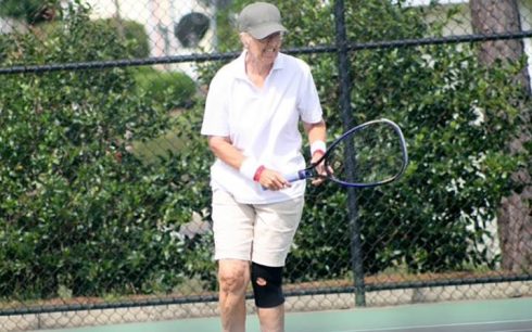 tennis_woman_older_trimmed-large_trans++2oUEflmHZZHjcYuvN_Gr-bVmXC2g6irFbtWDjolSHWg
